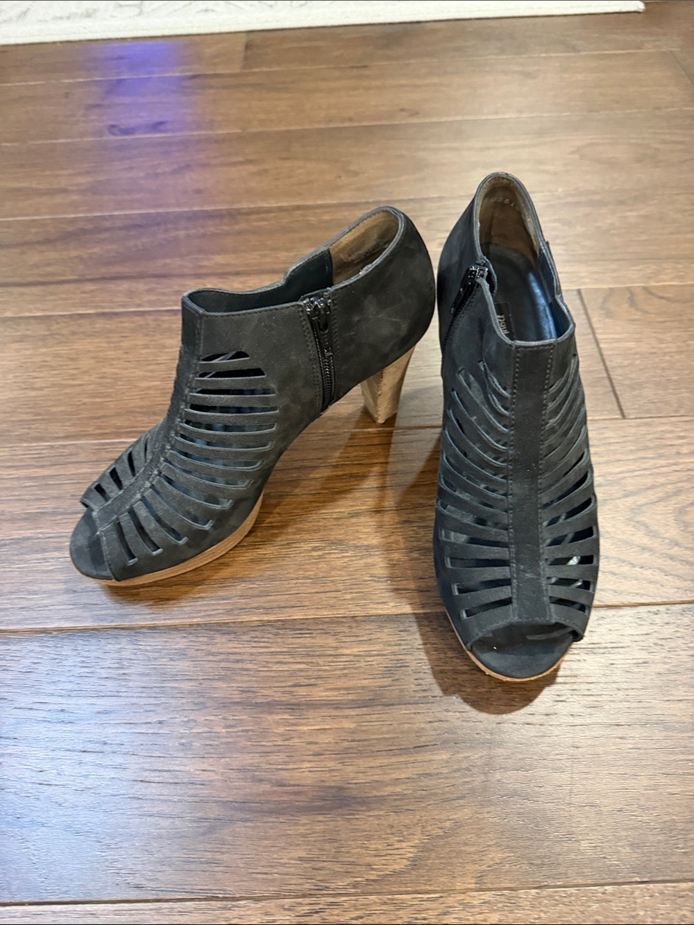 Paul Green Tacey Cutout Black Suede Heel Ankle Boots Size 5 - C69